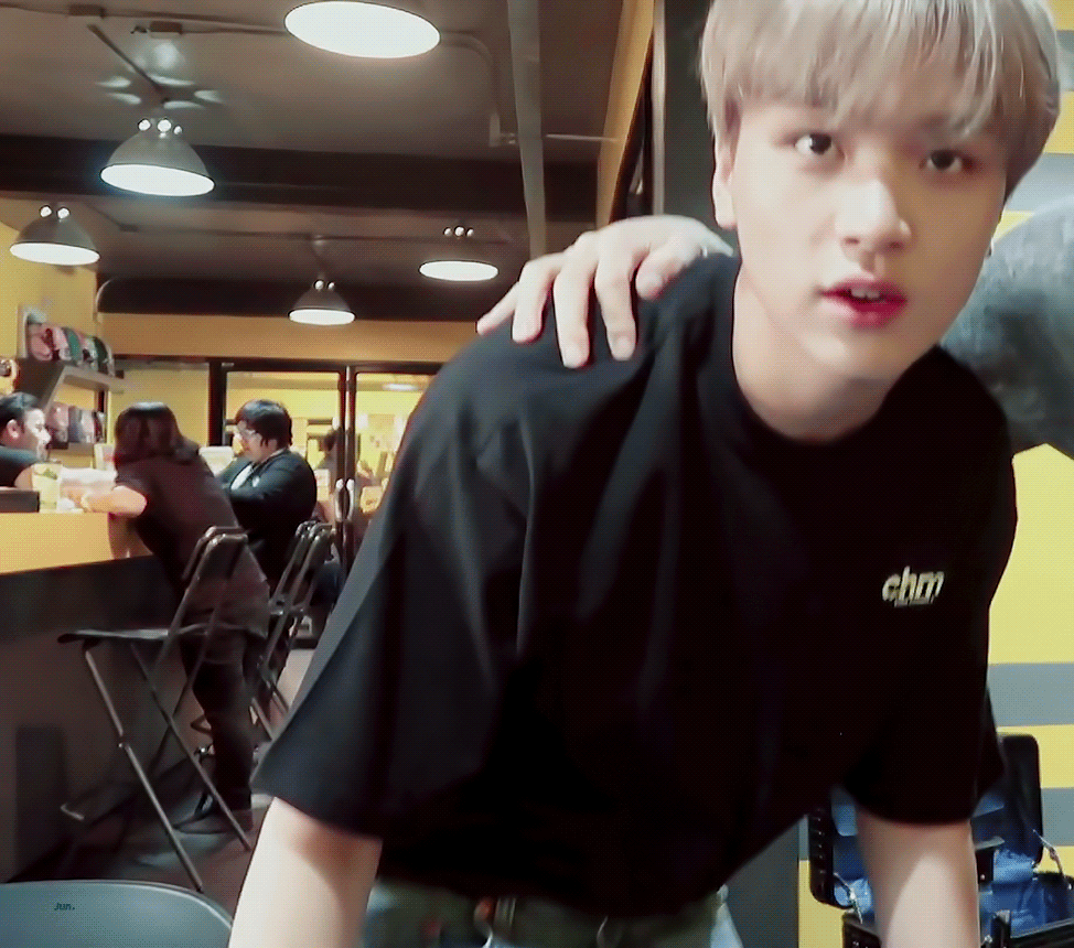 얘 진짜 현실에 절대 없지만 살다 보면 한 번쯤 만날 수 있을 것만 같은 남사친 같음 ㅠ | 인스티즈