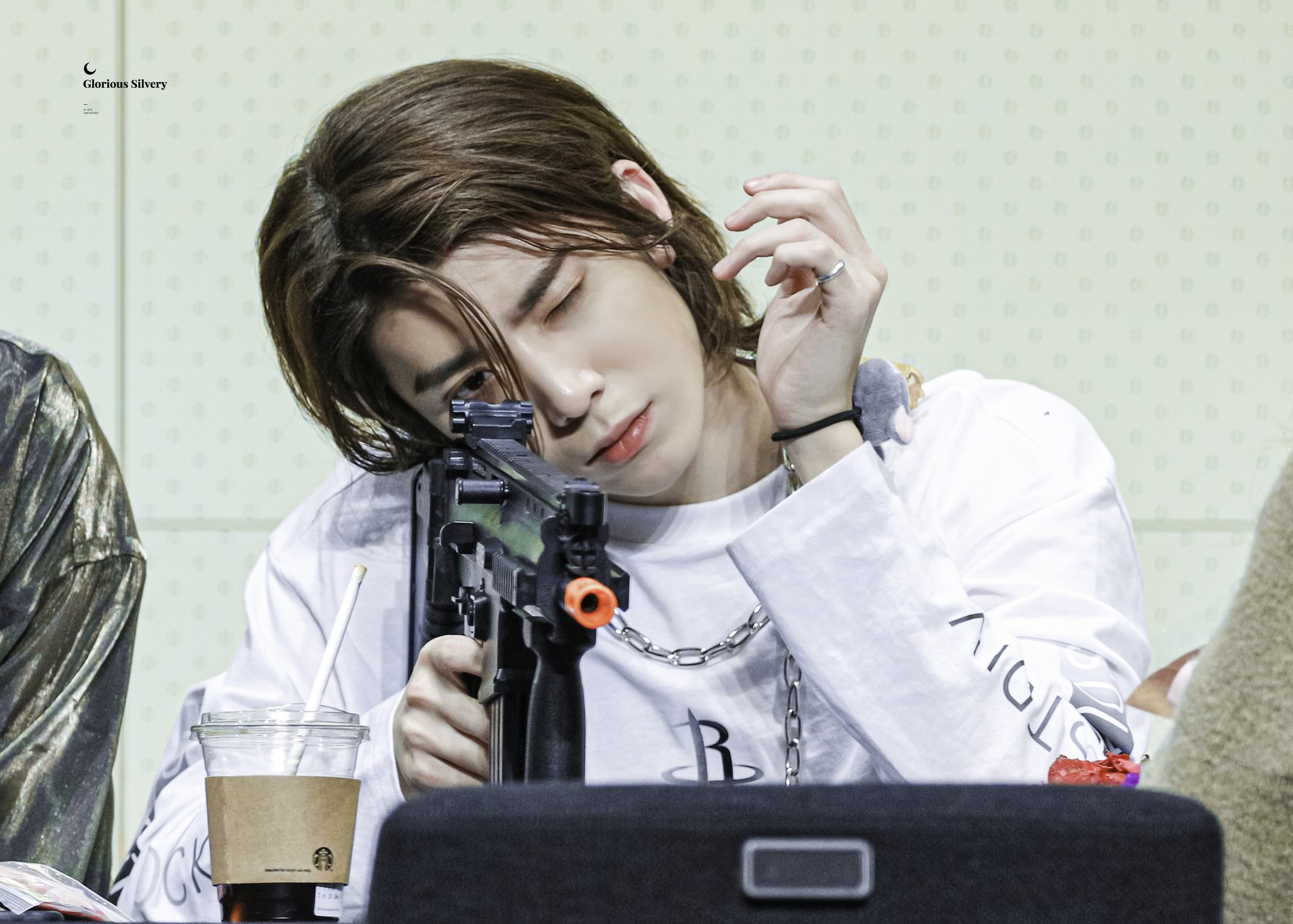 같은 소품 다른 느낌 무슨 일이야 | 인스티즈