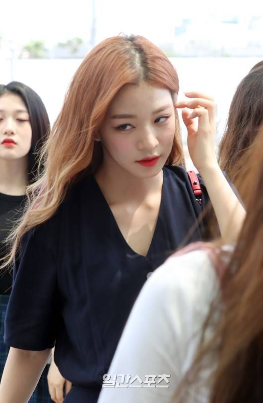 혹시 이 섀도우,립 뭔지 알 수 있을까ㅠㅠ..?? | 인스티즈