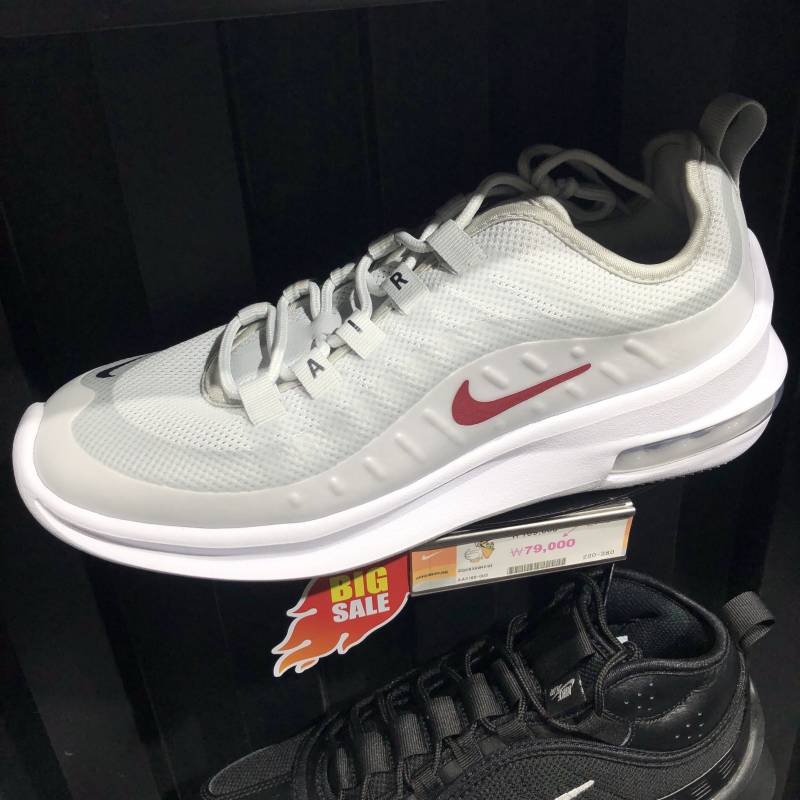 혼자 사러 나왔는데..신발 골라줄 익 있니ㅠㅠ111222333444 | 인스티즈