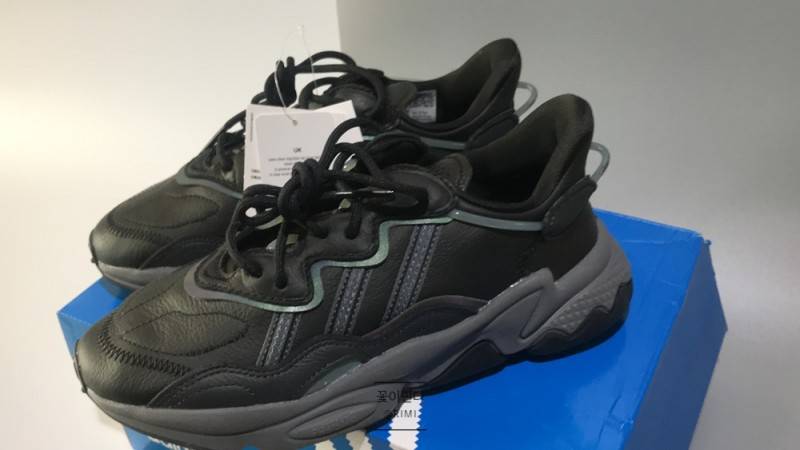 혼자 사러 나왔는데..신발 골라줄 익 있니ㅠㅠ111222333444 | 인스티즈