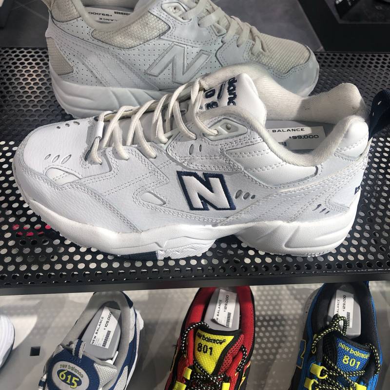 혼자 사러 나왔는데..신발 골라줄 익 있니ㅠㅠ111222333444 | 인스티즈