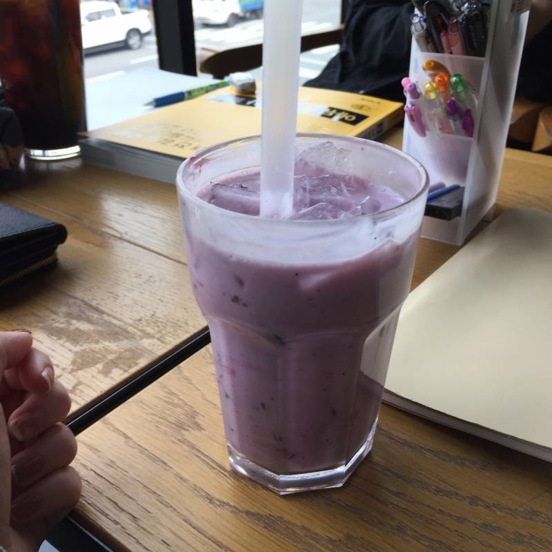 투썸 알바생들아 이거 라지사이즈 맞아?? | 인스티즈