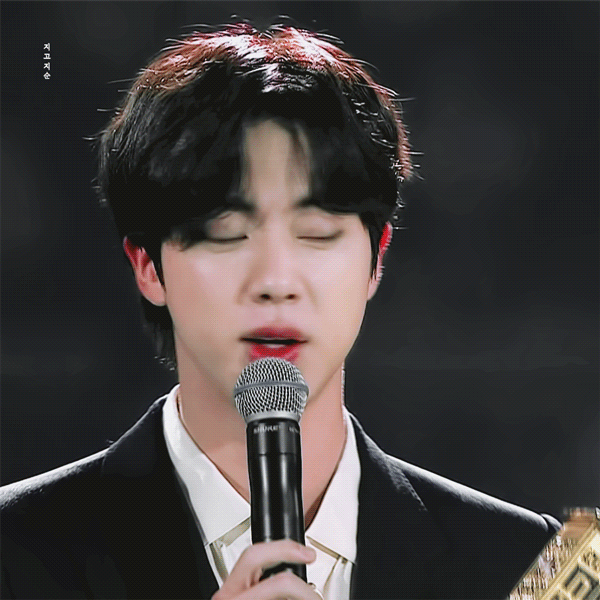 새벽에 석지니 눈 비비며 일어나 세수하러 갔다가 거울만 보고 오지요 | 인스티즈