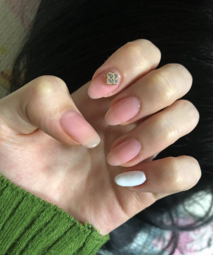 네일하는 중인데 파츠 추가할까 말까 | 인스티즈