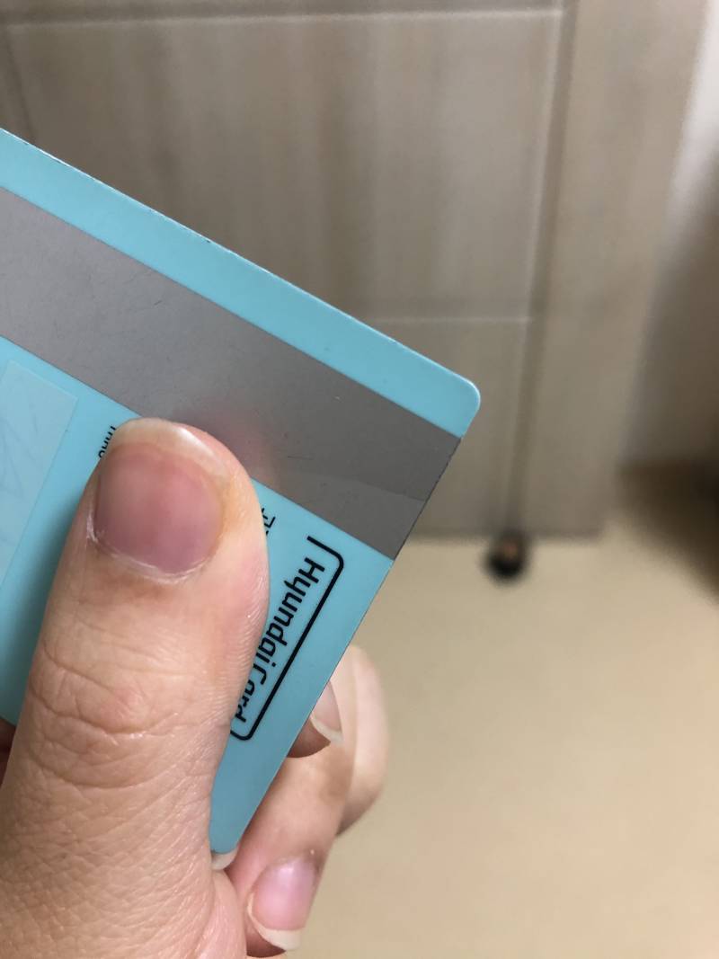 카드 부러졌는데 안긁힐까...? | 인스티즈