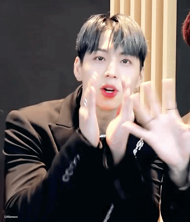 국헌이 얼굴에 공룡이랑 토끼 둘 다 보여 | 인스티즈