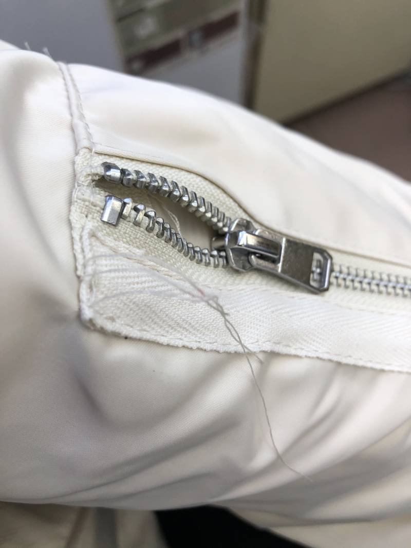 옷에 붙어있는 이런 실밥 라이터로 지지면 깔끔하게 없어져? | 인스티즈