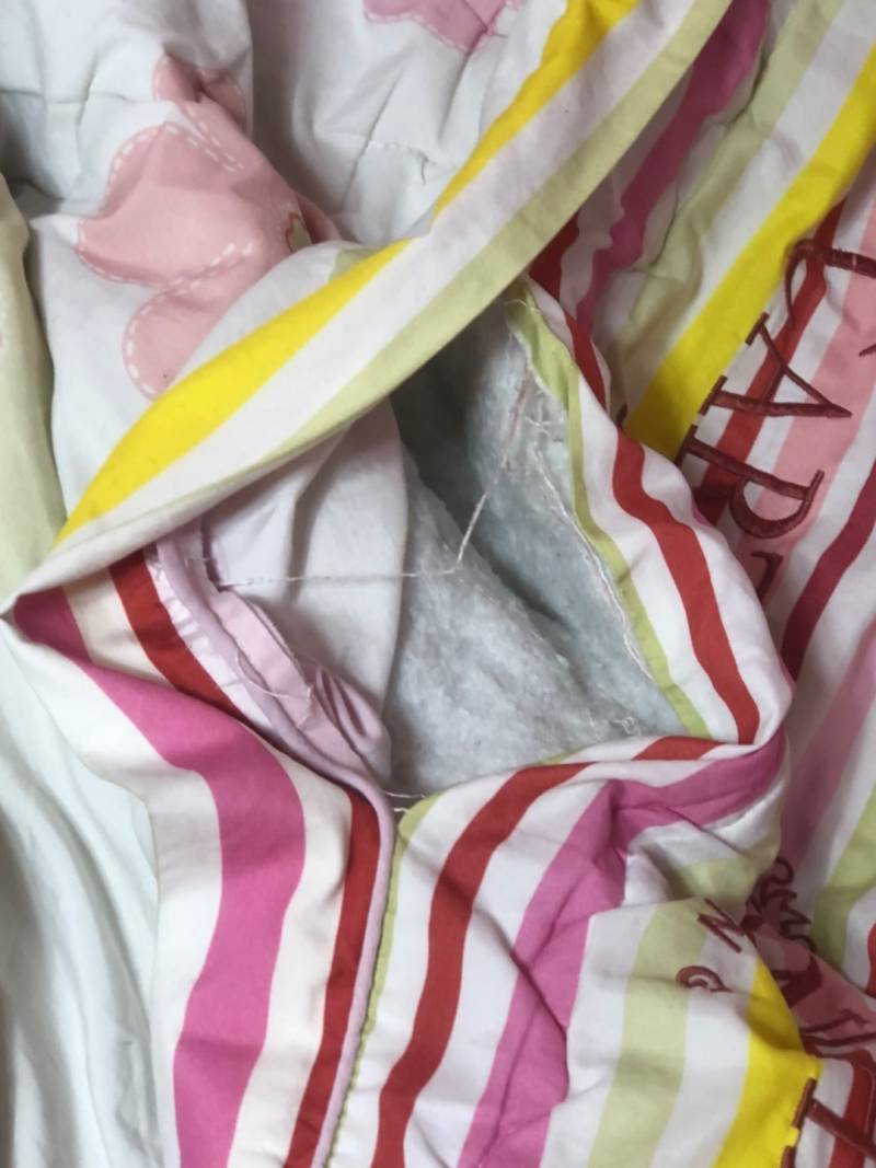 침대 눕다가 헛디뎠는데 이불 찢어짐 | 인스티즈