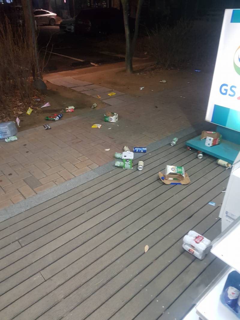 너네는 편의점 야간 하지 마로라...이 꼬라쥐 보기 싫으며ㄴ.... | 인스티즈