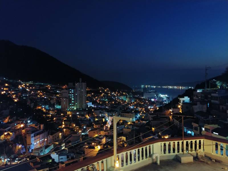 부산은 경사진 곳이 많아서 밤에 야경이 예뻐 | 인스티즈