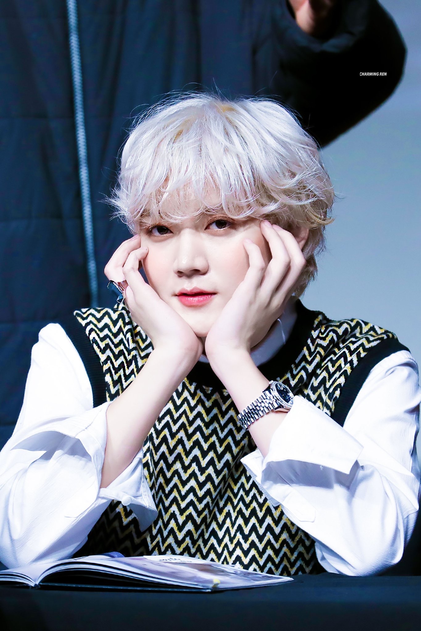 왘ㅋㅋ인기글 보고 타팬이 뉴이스트 렌님 사진 저장한것들... | 인스티즈