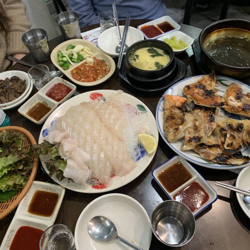 아니방어를시켯는데방어말고광어가나와서이거모지이랫거든근데 넘무어이없게 | 인스티즈