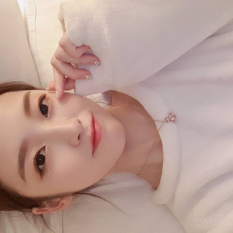 오마이걸 아린 인스타 셀카 | 인스티즈