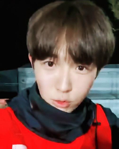 김재환 축구할때마다 인스타라방 켜줬었는데 그때마다 얼굴 열일해써.. | 인스티즈