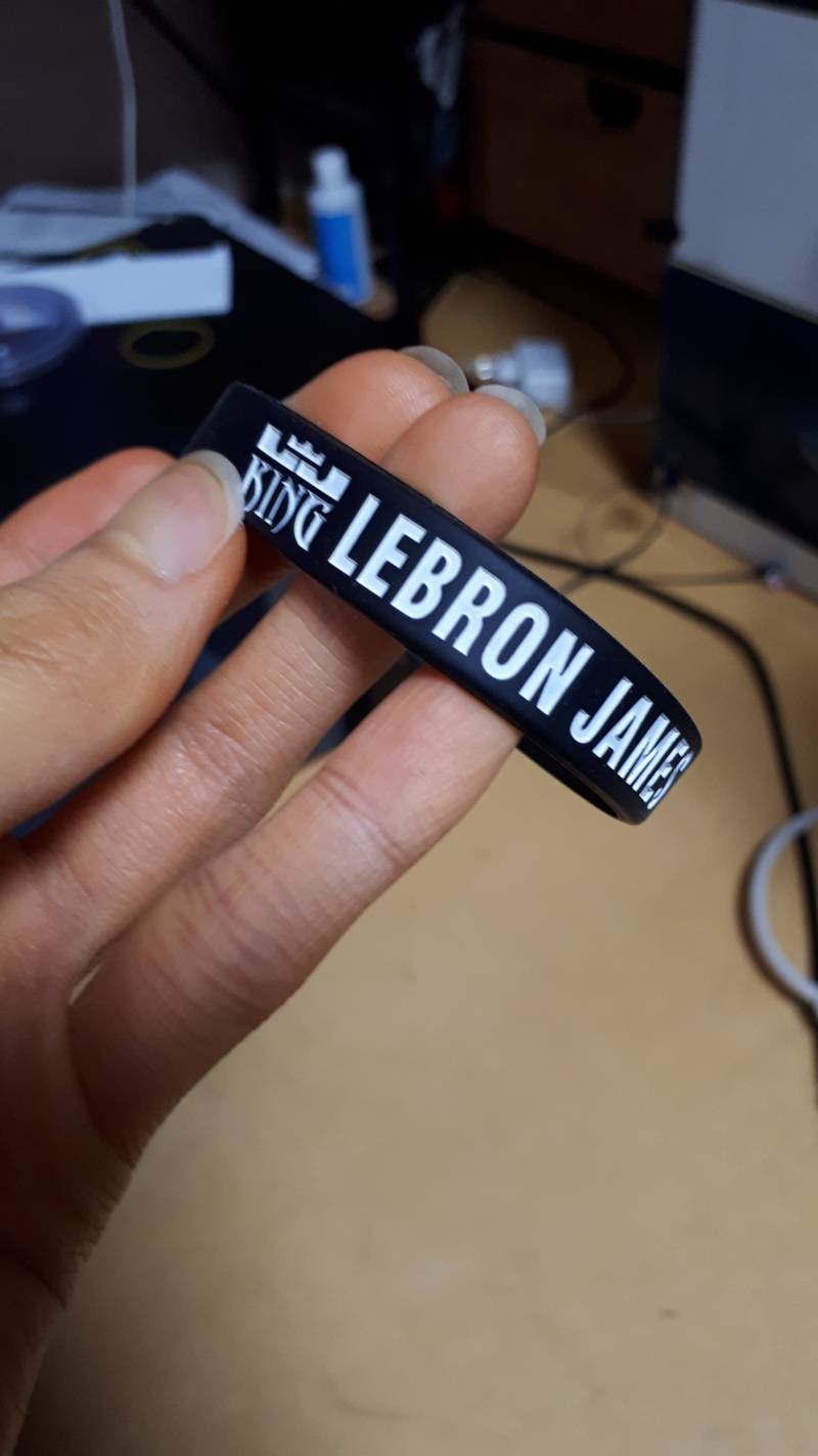 익들 이거 아는 남자사람분이 줬는데 무슨팔찌야?? | 인스티즈