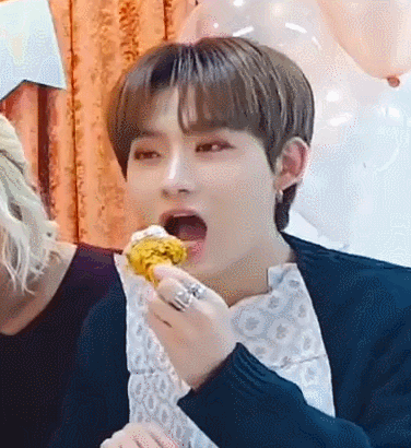 잘생긴 얼굴에 그렇지 못한 먹방.jpgif | 인스티즈