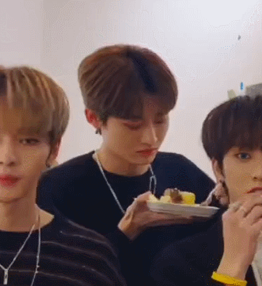 잘생긴 얼굴에 그렇지 못한 먹방.jpgif | 인스티즈