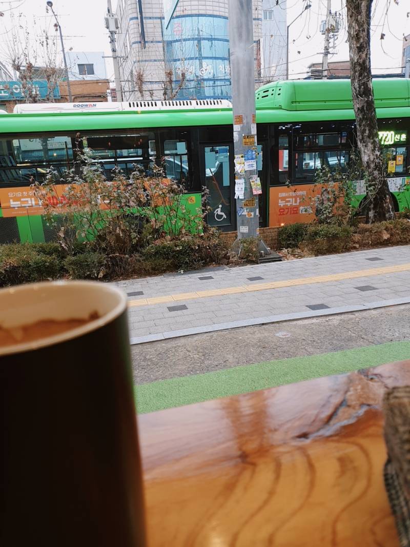 카페에서 시간 보내는 중ㅎㅎ | 인스티즈