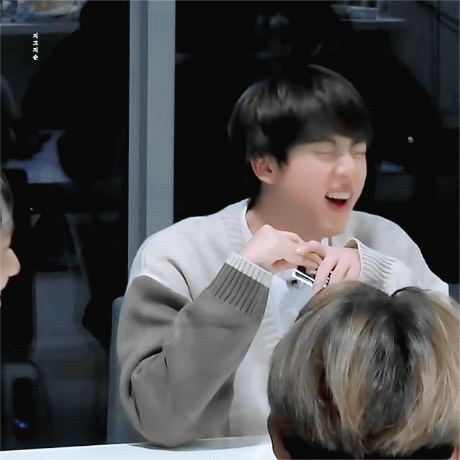 방탄 진 이거 ㄹㅇ 동물같음ㅋㅋㅋㅋㅋㅋㅋㅋㅋㅋㅋ | 인스티즈