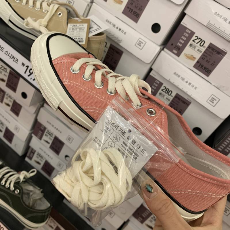 스니커즈 색 골라줘! | 인스티즈