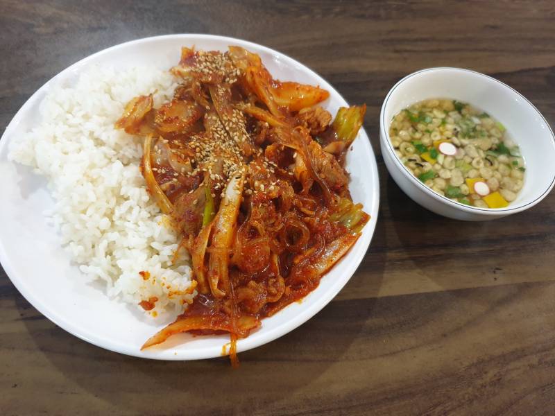 제육덮밥 먹고싶다 | 인스티즈