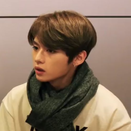 아니 저화질이긴 한데 콧대봐 진짜...... | 인스티즈