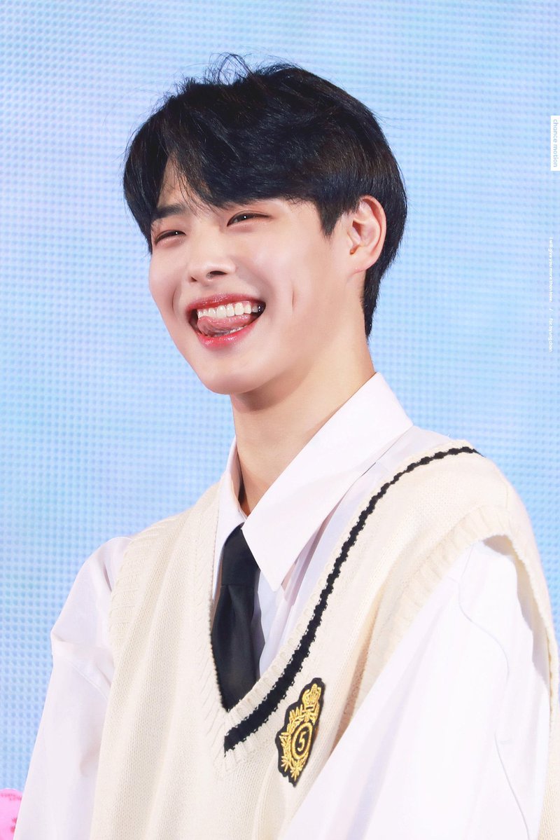 아니 내가 브이앱이나 트위터 공카 인스타 올리면 적금에 돈을 넣는단 말이야 | 인스티즈