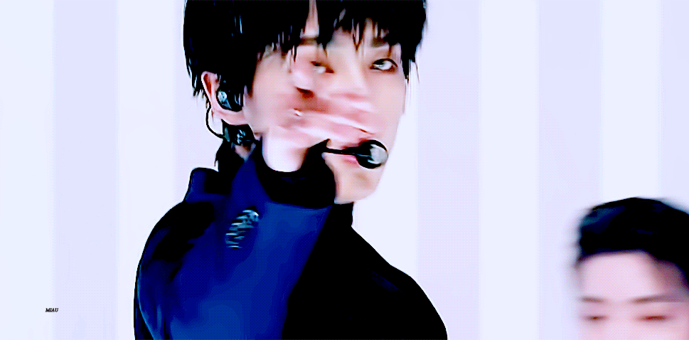 난 진짜 얘가 무대 밑에서는 귀여운데 무대만 올라가면 무대 다 씹어먹는다는 게 너무 좋다... | 인스티즈