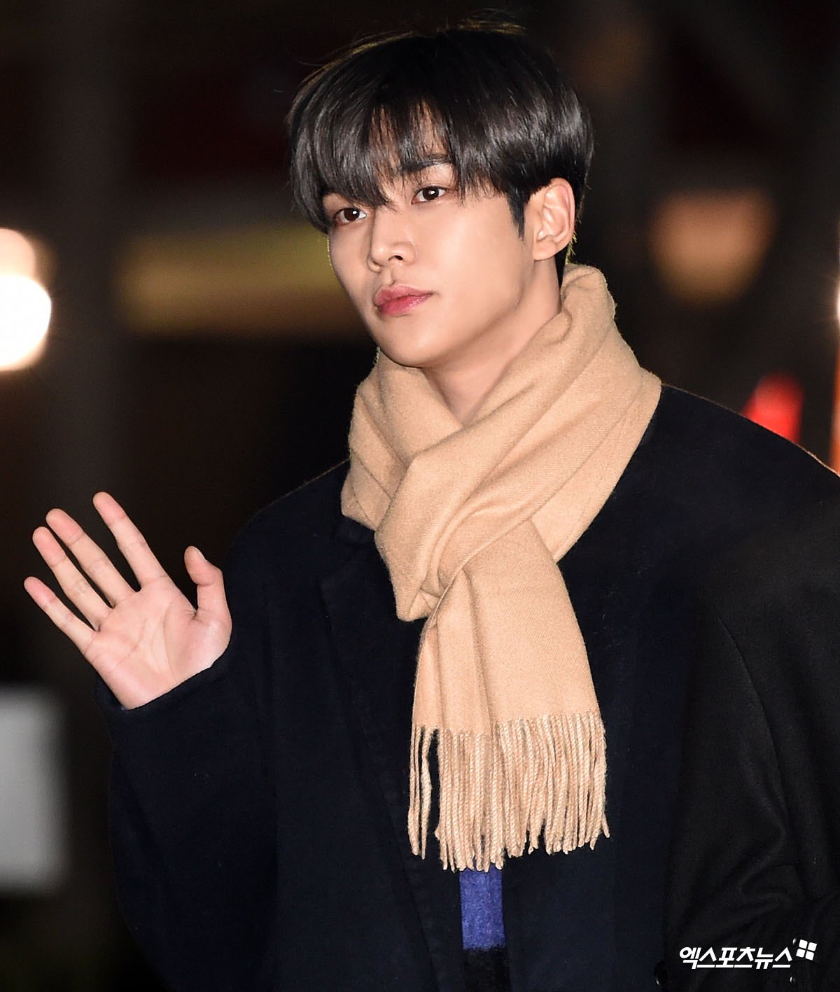 로운 무표정일때 너무 좋아,,, | 인스티즈