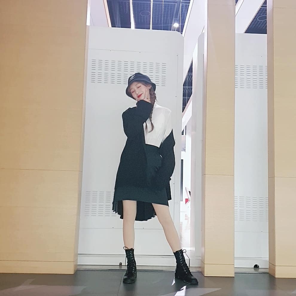 류수정 3일동안 아돌라 스페셜 디제이 했는데 3일동안 사복 다 다양한 스타일인데 잘 어울려 ㅠㅠ | 인스티즈