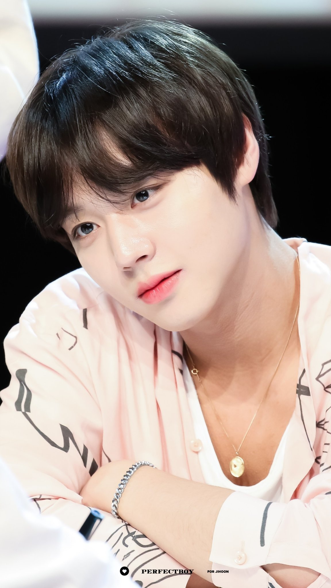 박지훈이 공카에 올려준 갓기때 사진 유출하고 싶다.. | 인스티즈