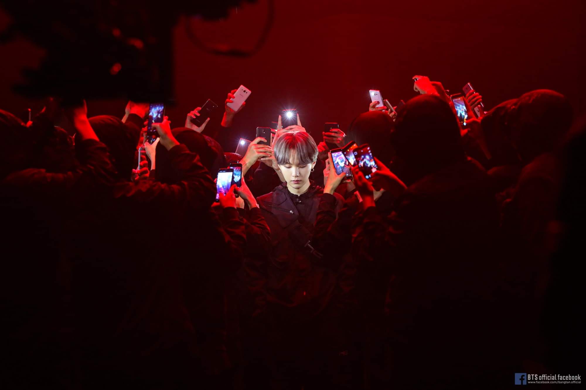 방탄 슈가 사진으로 보니까 더 소름돋아 | 인스티즈