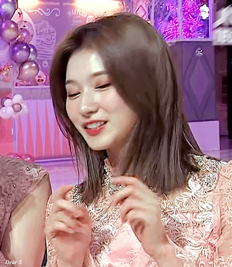 아니 사나 진짜 어쩜 이렇게 사막여우같이 생겼지...... | 인스티즈