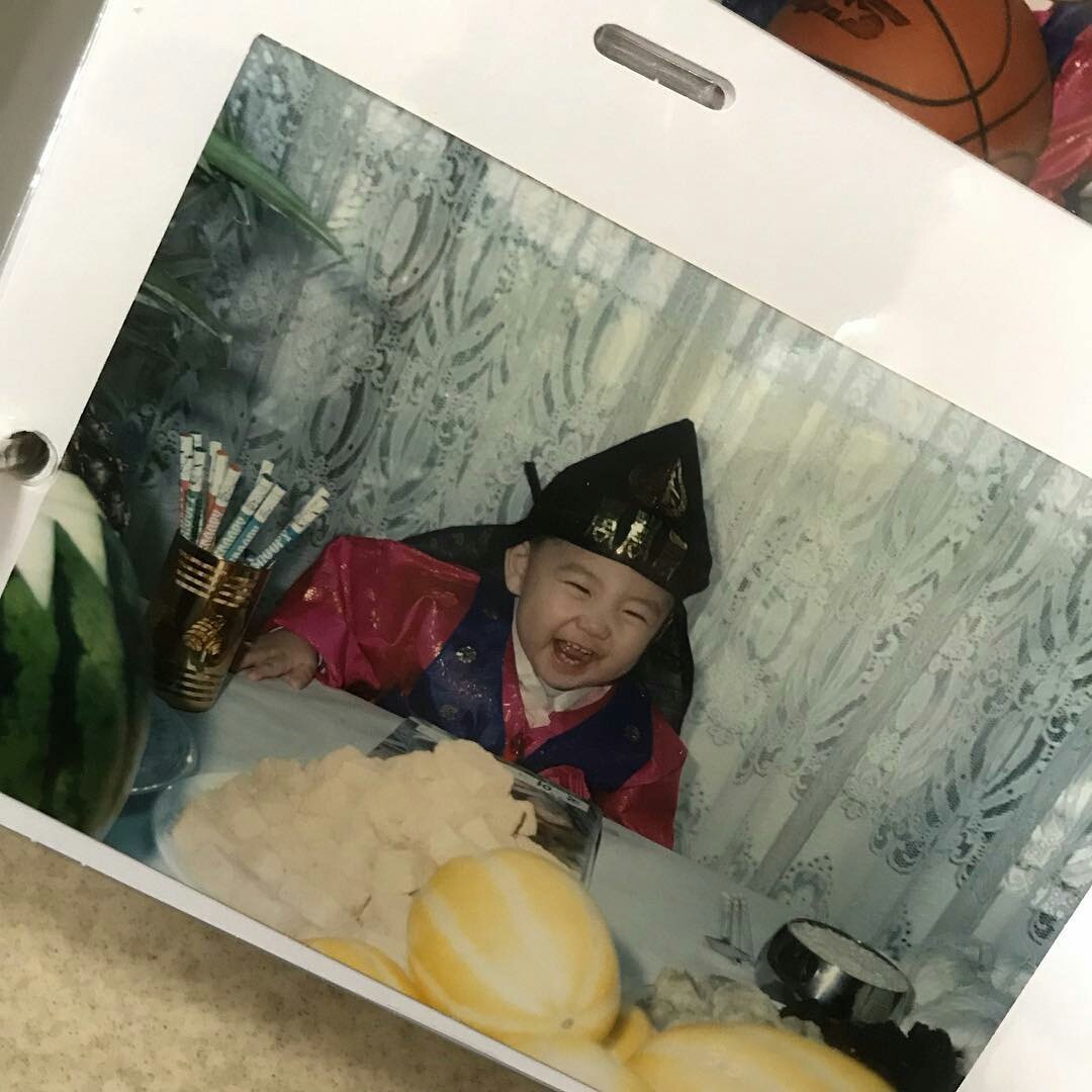 이거 누구 어릴때 사진이야?? | 인스티즈