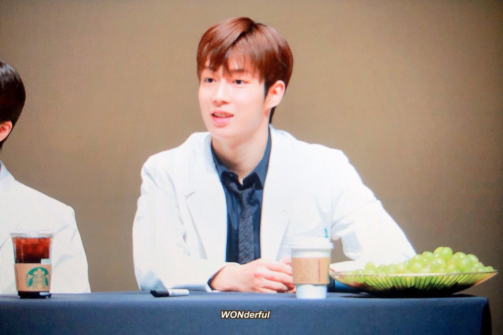 이다원 지금 팬싸에서 샤인머스캣 나눠준대 | 인스티즈