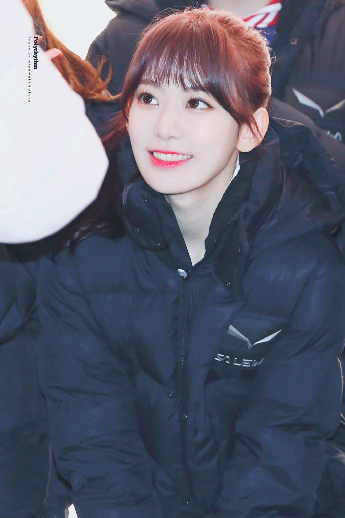 사쿠라 포니테일 진짜 너무 이쁘다... | 인스티즈