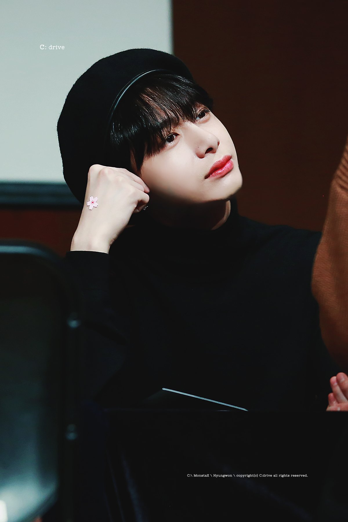 팬들한테 잘보이려고 팬싸 전에 옷 세번이나 갈아입은 남돌 | 인스티즈