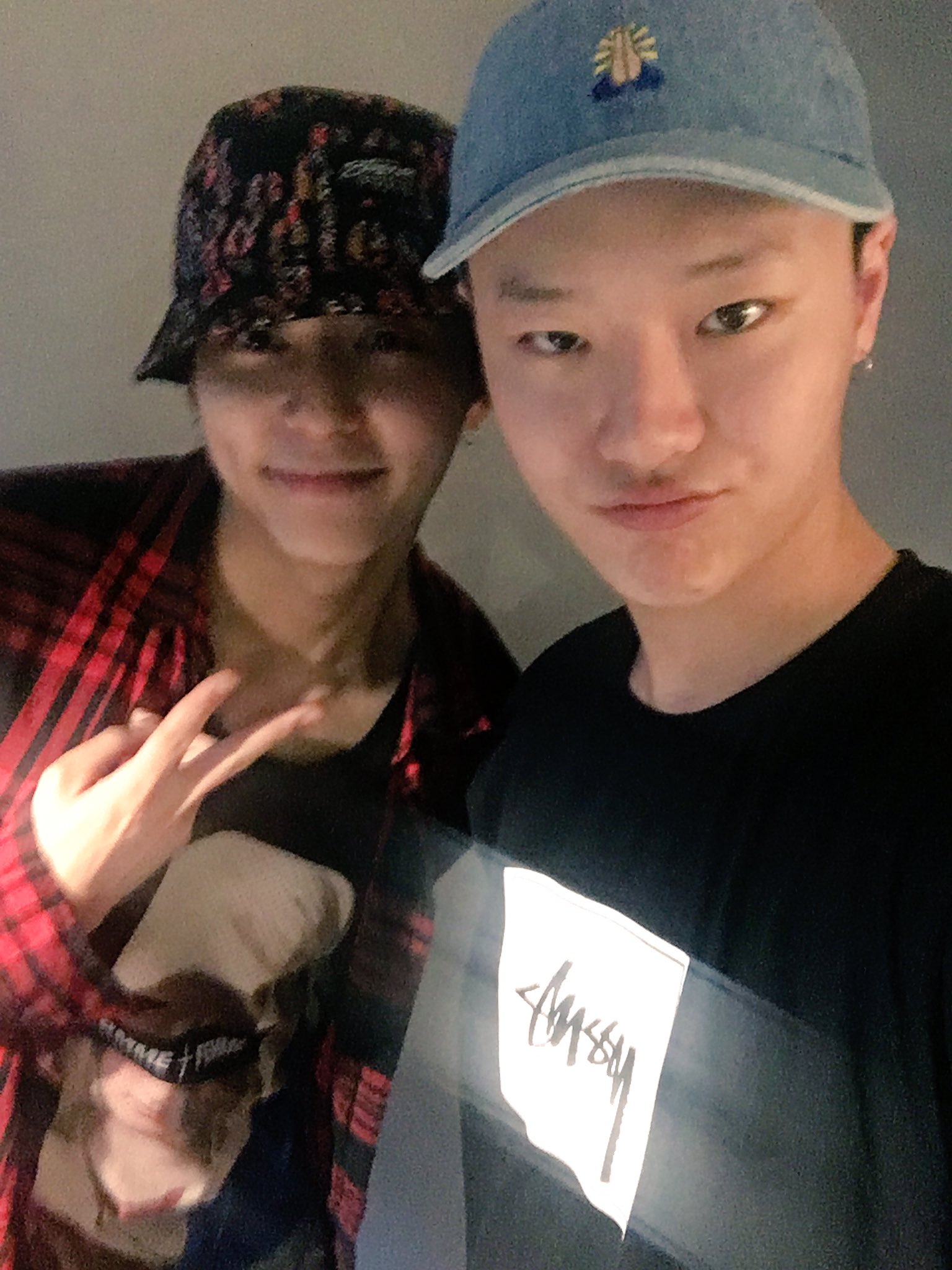 조명은 승연이가 다 가져도 돼 대신 성주옵은 눈썹을 가졌으니까 | 인스티즈