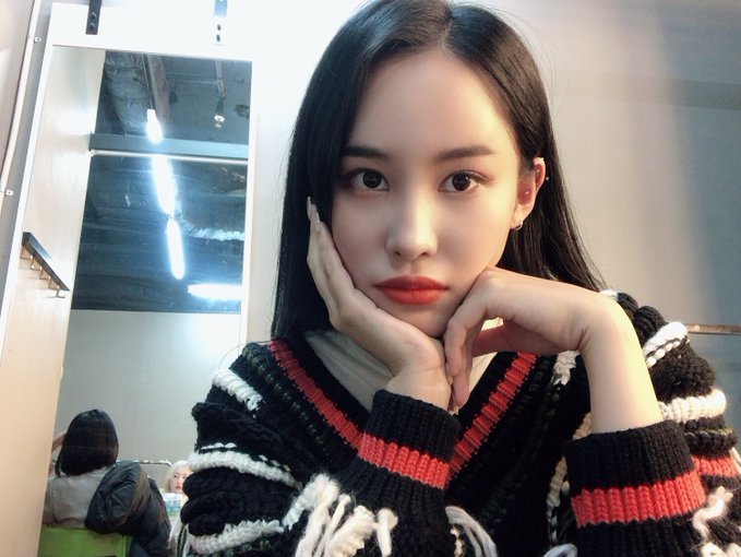 새벽이라 심심해서 하는 본진 짤털이니 마음껏 구경하고 가세요 얼굴 대단하거든요 | 인스티즈