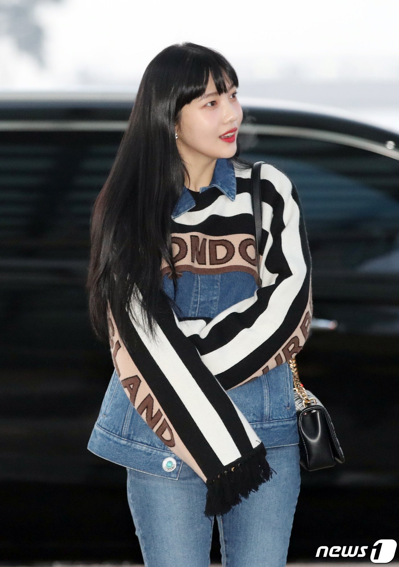 조이 출국 스타일인데 이게 옷이 어찌 생긴거지..? | 인스티즈