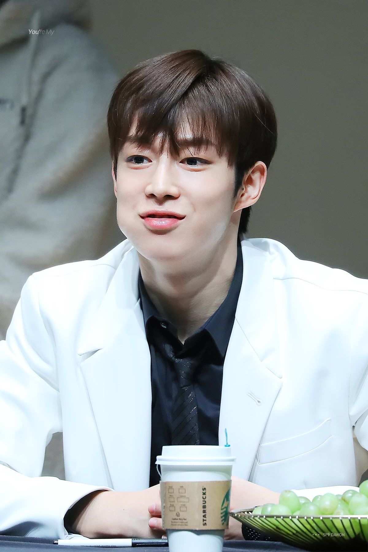 팬싸에서 샤인머스켓 팬들한테 나눠주는 아이돌 | 인스티즈