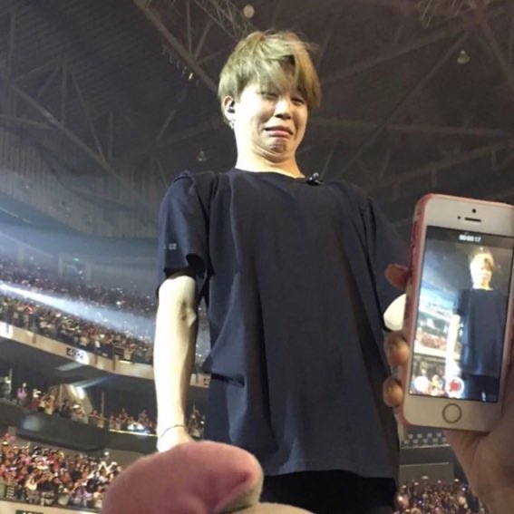 방탄 지민 팬이 대놓고 찍는데 이러고있음 | 인스티즈