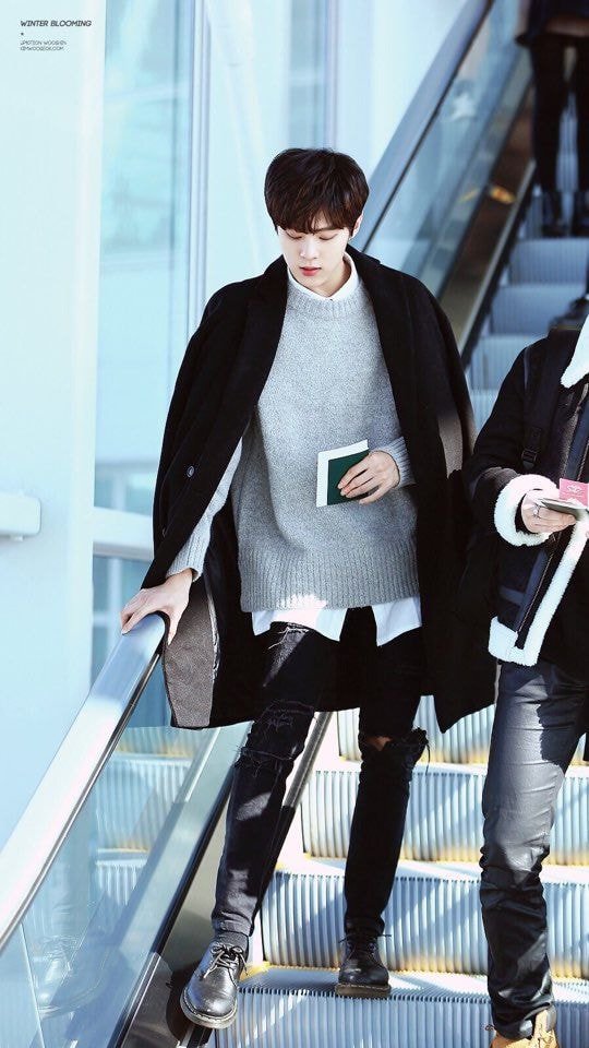 김우석 코트착장 자주봐야한다 | 인스티즈