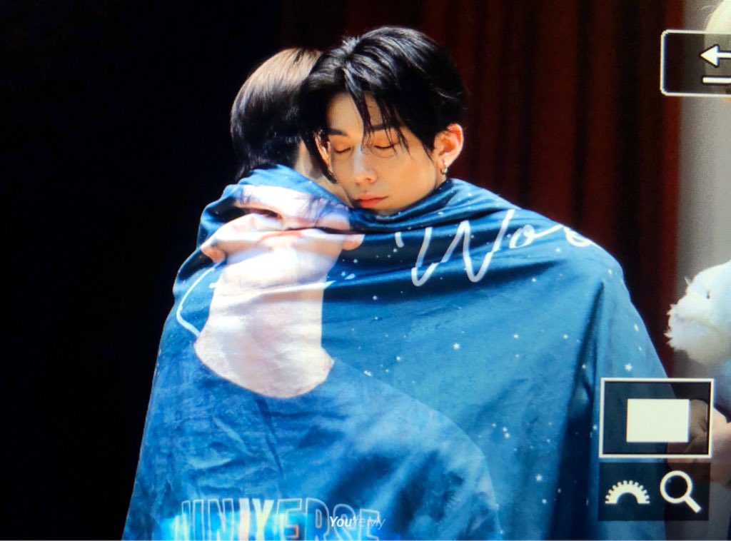 얘네 진짜 포대기에 싸인 애기같다... | 인스티즈