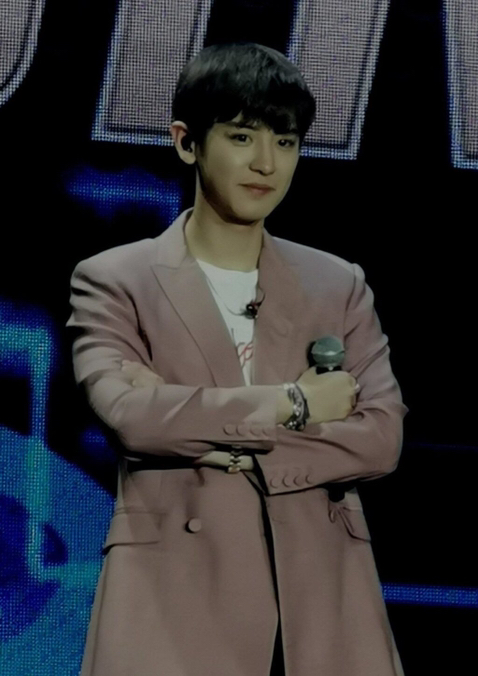 나 솔직히 오늘 찬열 이 얼굴로 셀카 안올라오면 쪼금 화날것 같아 | 인스티즈