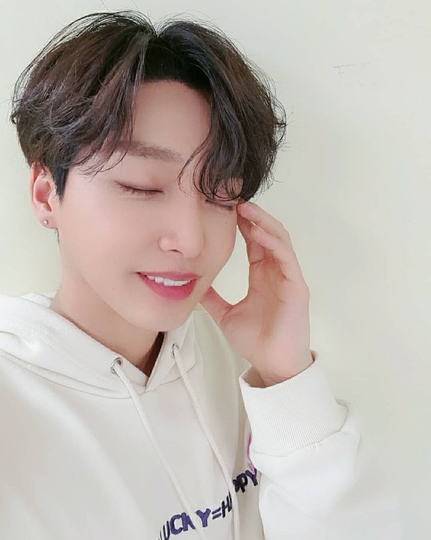 정세운 1월에 엄지 포즈 금지 ㅋㅋㅋㅋㅋㅋ | 인스티즈