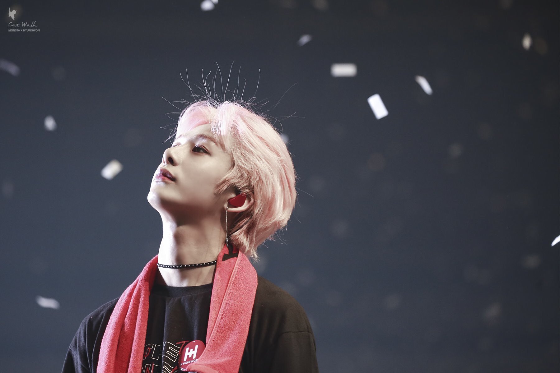 진짜 정전기까지 잘생겨 보이는 아이돌은 너가 처음이다..... | 인스티즈