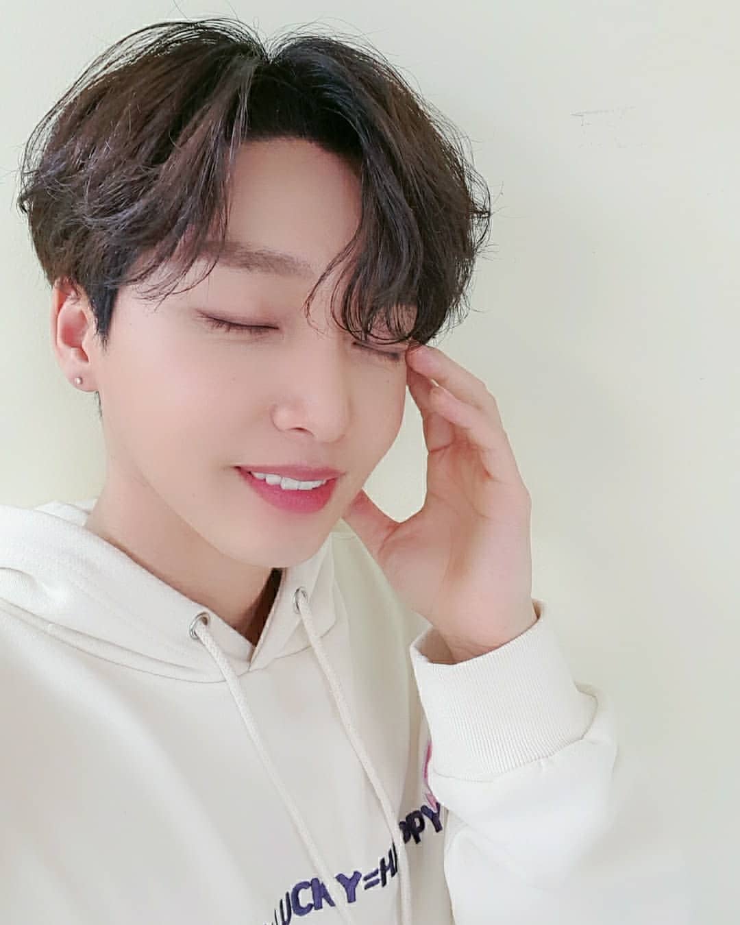 정세운 ㅋㅋㅋ 자체적으로 셀카찍을때 엄지포즈 금지함 | 인스티즈