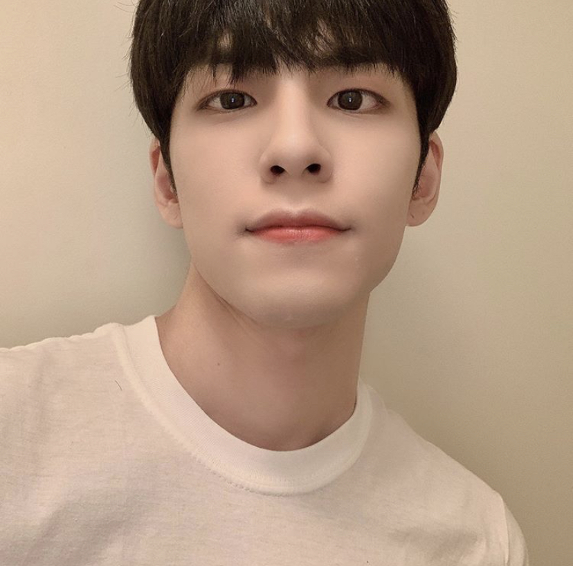 데식 원필 이 셀카는 봐도봐도 너무 좋음 | 인스티즈